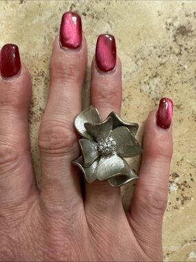Silver Floral Cocktail Ring with Crystal Accent - Women's Statement Jewelry